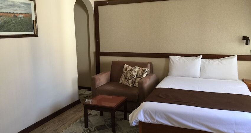 Bolat Hotel