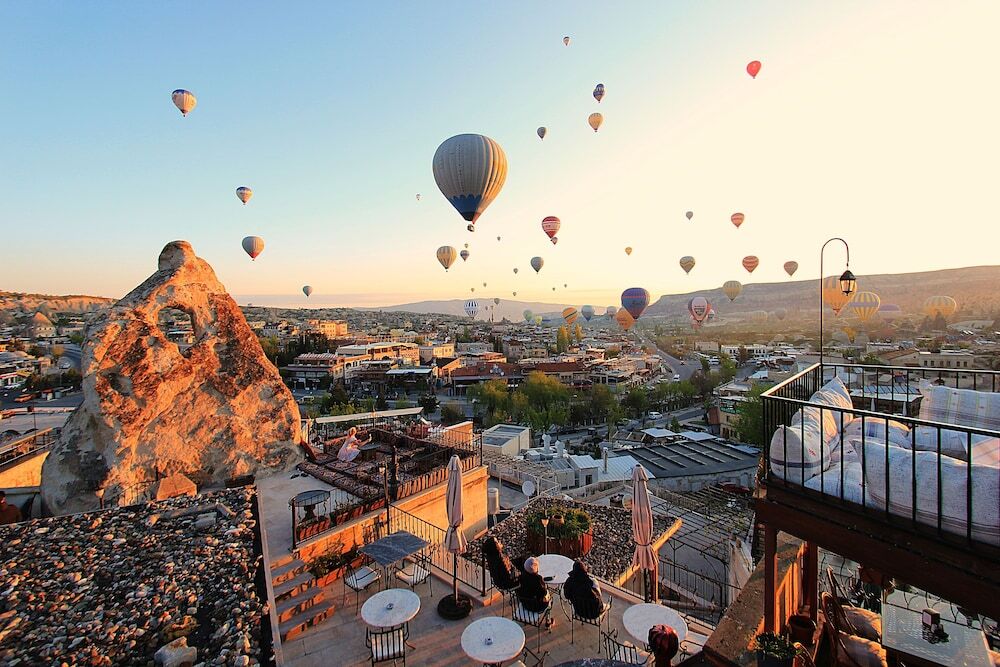Bedrock Cave Hotel -Adults Only