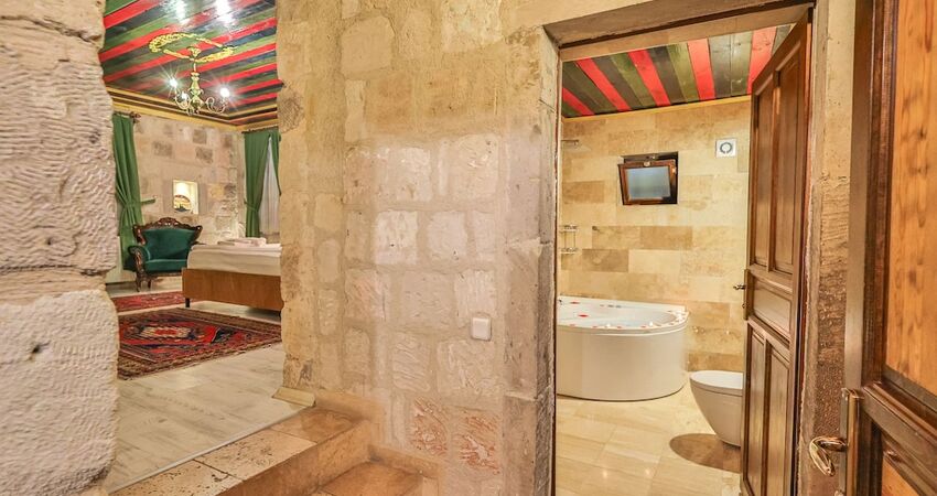Bedrock Cave Hotel -Adults Only