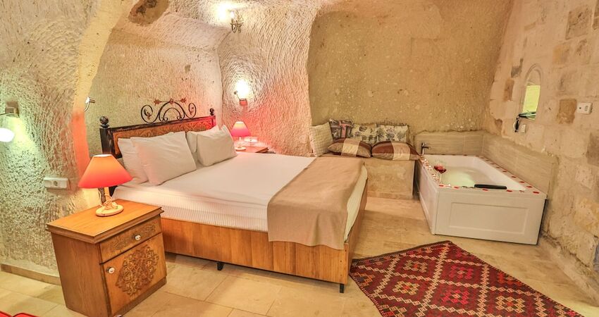 Bedrock Cave Hotel -Adults Only