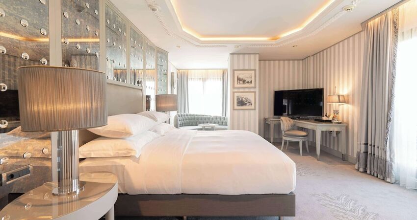 Wyndham Grand Istanbul Kalamis Marina Hotel