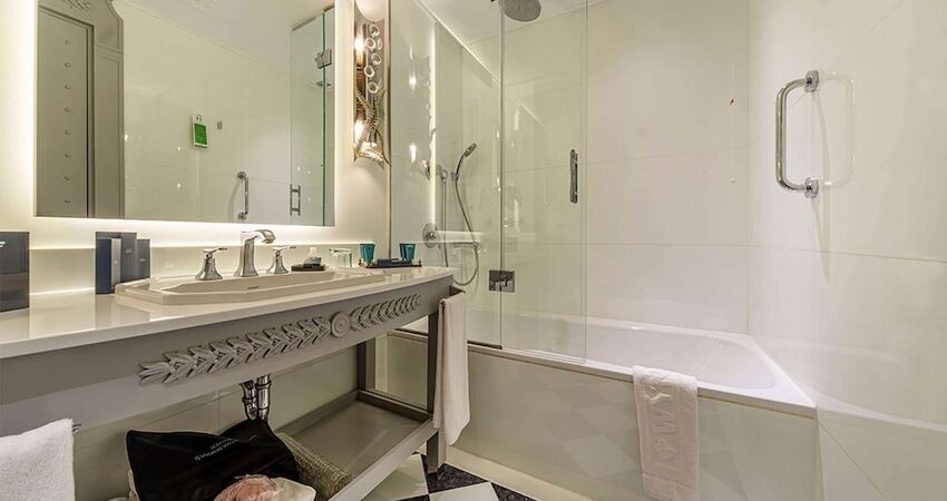 Wyndham Grand Istanbul Kalamis Marina Hotel