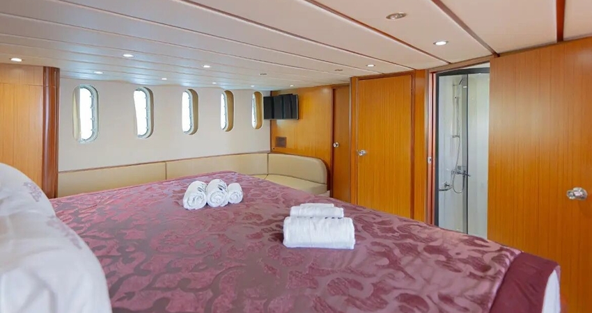 MOTORYACHT 30 METERS. 12 PEOPLE. 4 CABIN ANT-007