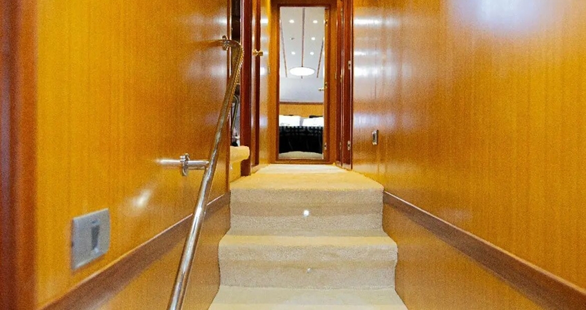 MOTORYACHT 30 METERS. 12 PEOPLE. 4 CABIN ANT-007