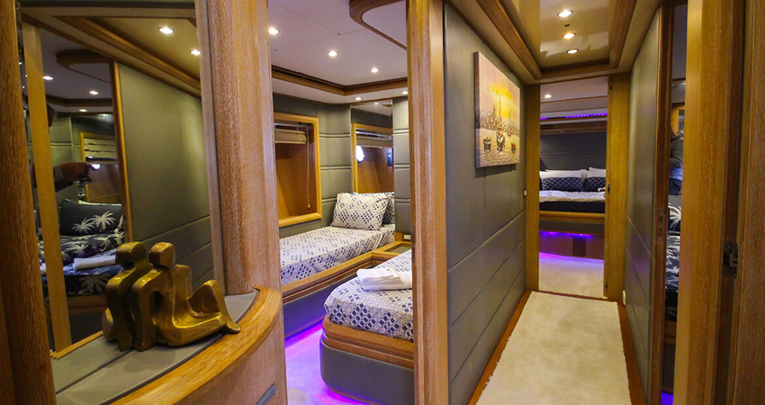 MOTORYACHT 30 M. OBSIDIAN. 4 OF THEM. 12 PEOPLE