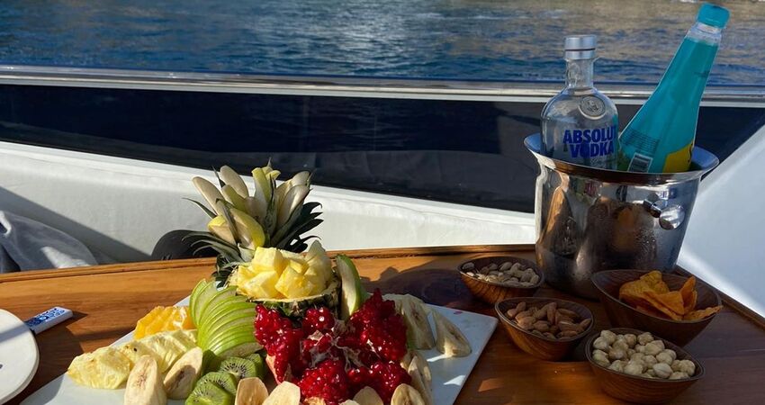 Ant 001 Motoryacht 21 meters. Maximum of 12 people