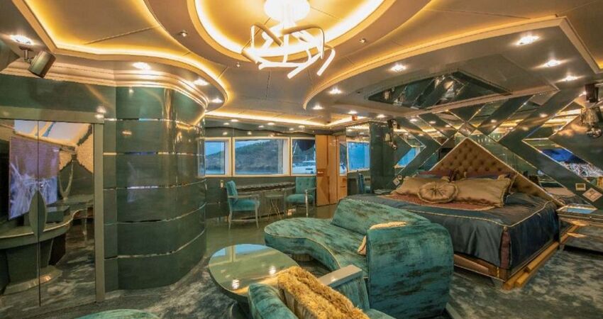 Bodrum 001. 42 meters. 6 the cabin. Up to 12 people.